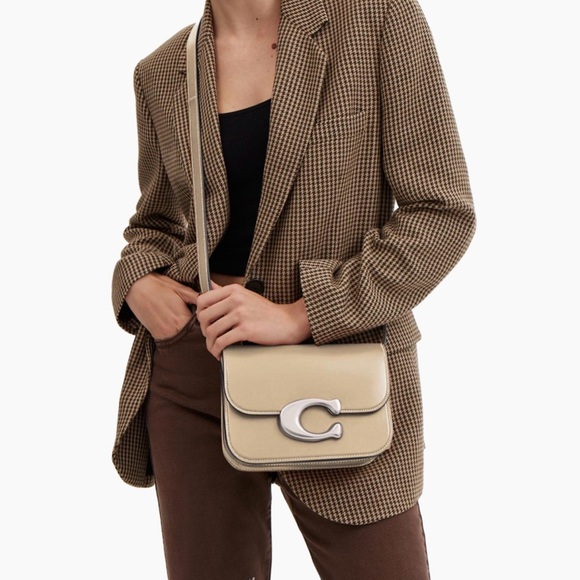 Coach Beige Shoulder Bag with Silver Chain - Picture 5 of 6